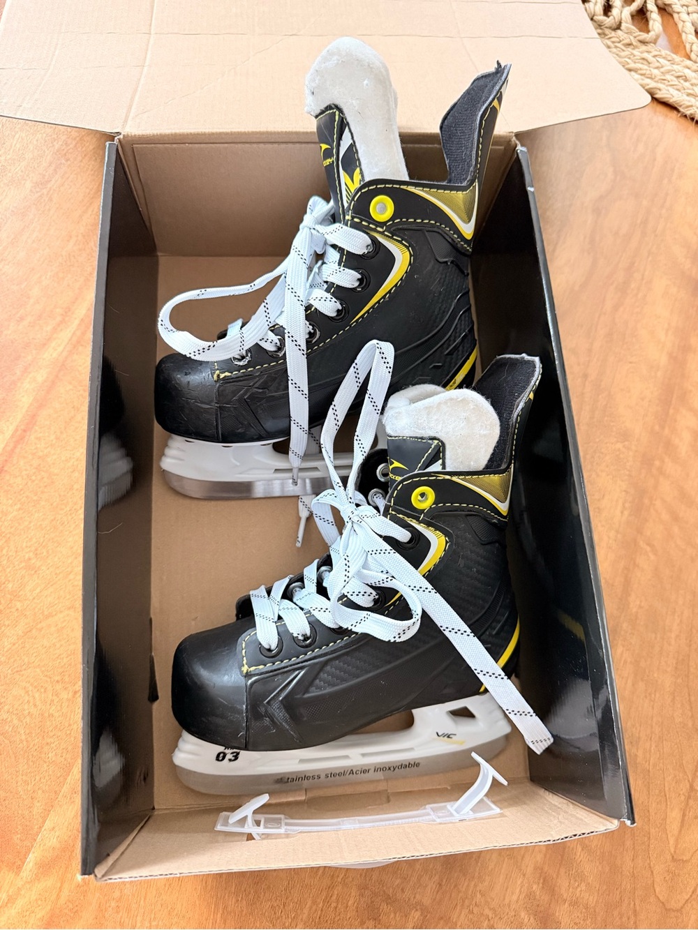 Youth Black and Yellow Ice Hockey Skates - Comfortable Lace-Up Fit